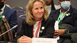 Steffi Lemke sitting on a desk