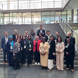 Gruppenbild auf einer Treppe