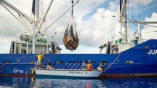 Beladen des Segelfrachters