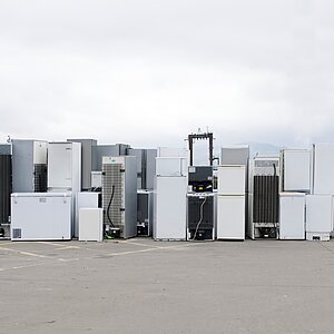 Kühlschränke auf Betonboden