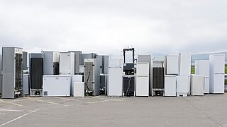 Kühlschränke auf Betonboden