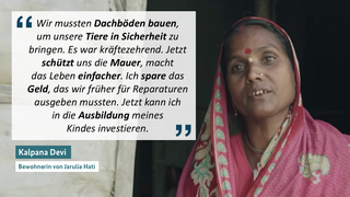 Kalpana Devi, in einem bunten Sari, berichtet, wie sie früher mühsam Tiere schützen musste. Dank der neuen Mauer spart sie jetzt Geld für die Ausbildung ihres Kindes.