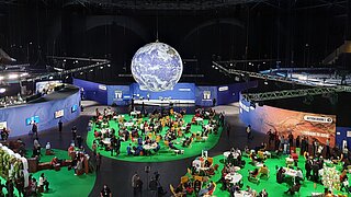 Weltkugel-Installation auf der COP26