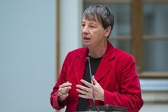 Ministerin Barbara Hendricks am Mikrofon