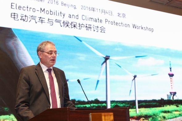 Speaker infront of presentation on electro mobility in China