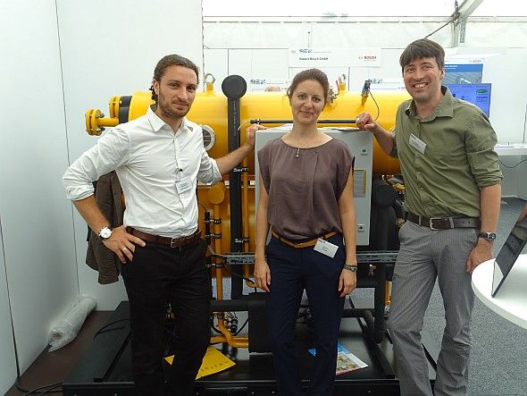 Group photo in front of "bee"