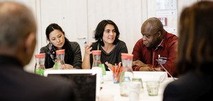 Gespräche am Rande der Globalen NDC Konferenz 2017; Foto: GIZ / Reinaldo Coddou