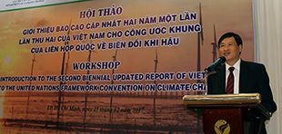Herr Hieu Khac Nguyen, Stellvertretender Generaldirektor der Abteilung für Klimawandel (Ministerium für Umwelt und Natürliche Ressourcen Vietnam) während der Eröffnungsrede; Foto: Tran Ha Ninh/ Department of Climate Change, Ministry of Natural Resources and Environment of Viet Nam.