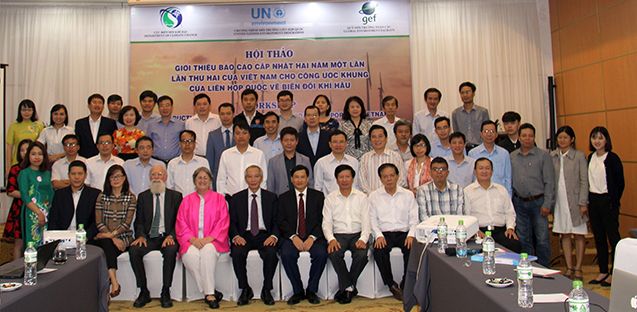 Teilnehmende bei Vorstellung von Vietnams zweitem Zweijahresbericht (BUR); Foto: Tran Ha Ninh/ Department of Climate Change, Ministry of Natural Resources and Environment of Viet Nam. Teilnehmende bei Vorstellung von Vietnams zweitem Zweijahresbericht (BUR); Foto: Tran Ha Ninh/ Department of Climate Change, Ministry of Natural Resources and Environment of Viet Nam.