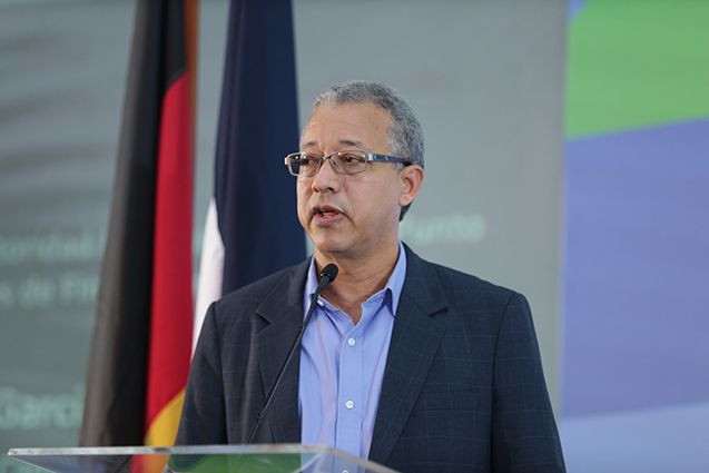 Pedro Garcia, Direktor der Abteilung für Klimawandel, Ministerium für Umwelt und natürliche Ressourcen, Dominikanische Republik, während seiner Präsentation; Foto: GIZ.