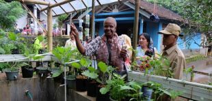 GUCCI-team visits women-led community adaptation project in Indonesia; Photo: Alber/GenderCC
