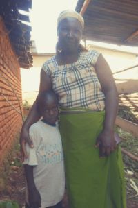 Odette and her adopted son; Photo: Kaffee-Kooperative.de