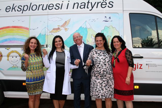 The FiKiBio team (Julinda Balla, Klotilda Jaupi, Neviana Kosova and Kozeta Krimce) with GIZ Project Manager Hermann Plumm; Photo: GIZ