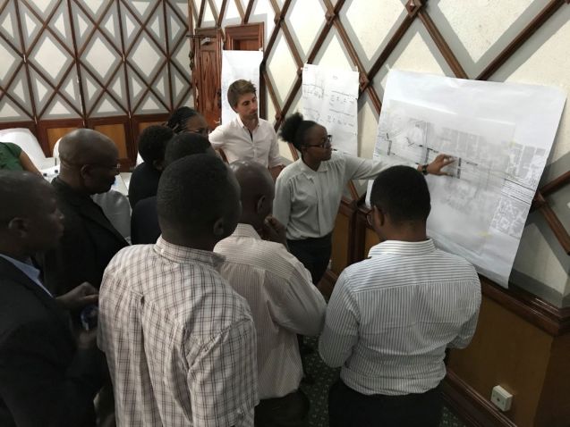 Stakeholders from road agencies and the Nairobi Metropolitan Area Transport Authority discuss ways to develop safe, accessible pedestrian crossings along a planned bus rapid transit corridor; Photo: © ITDP