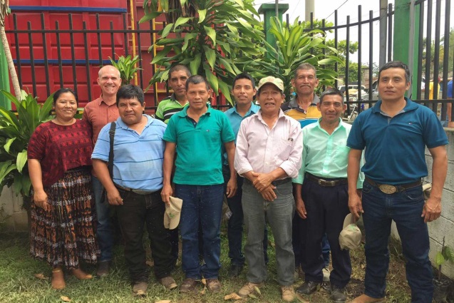 OroVerde employee Michael Metz with the Junta directiva (board of directors) of the newly-formed small farmers’ cooperative in Sierra de la Minas; Photo: ©OroVerde