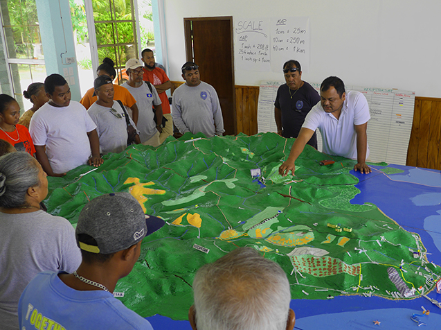 Participatory 3D model in the Republic of Palau; Photo: Johannes Fӧrster, UFZ