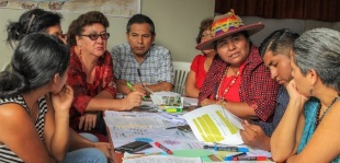 Informations-Workshops mit Beteiligung von Vertreterinnen und Vertretern der 7 indigenen Organisationen; Foto: MINAM