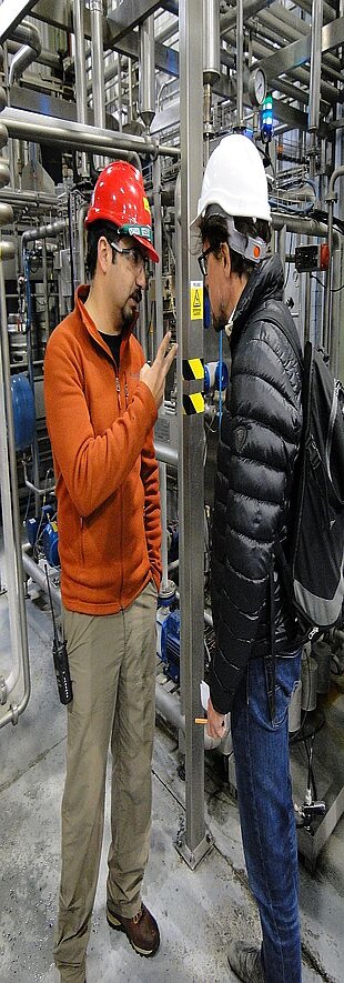 zwei Männer im Gespräch