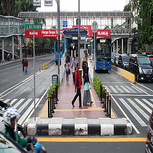 The BRT stations in Jakarta are an important public transport hub. Photo: ITDP