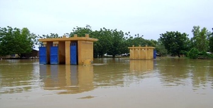 Flooded public toilets; Photo: © Direction Générale de l'Environnement et du Climat