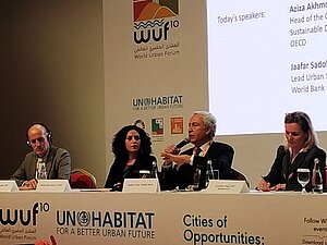 Die Städte teilen sich die Verantwortung mit den nationalen Regierungen, und wir brauchen ortsbezogene Antworten. Stadtexperten, Praktiker und die Zivilgesellschaft diskutieren auf dem 10. World Urban Forum in Abu Dhabi. Foto: GIZ 