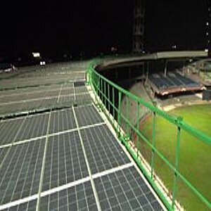 Solarzellen auf Stadion
