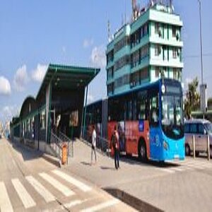 The Dar es Salaam bus rapid transit system reduced travel times from 2 hours to 45 minutes for a one-way trip. The system carries 200,000 passengers per day and has become a model in the region; Photo: © ITDP