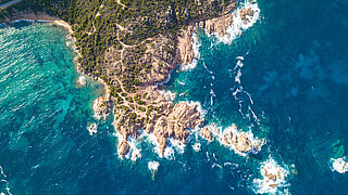 Luftaufnahme einer Küste